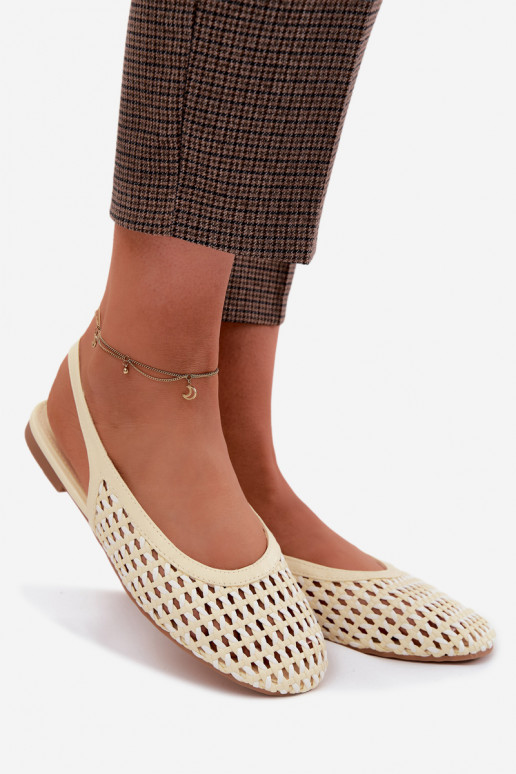 Sandálias femininas com elementos abertos cor amarela Selviora