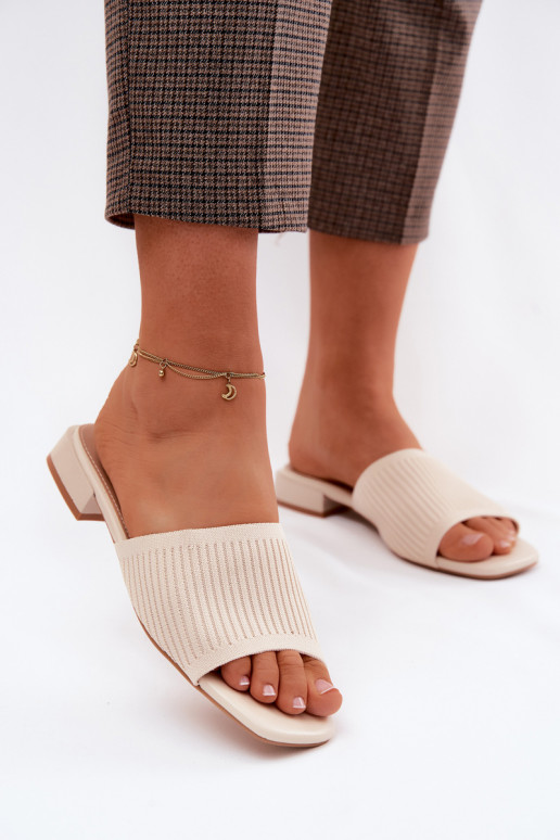  Chinelos femininos com salto largo cor de marfim Belissea