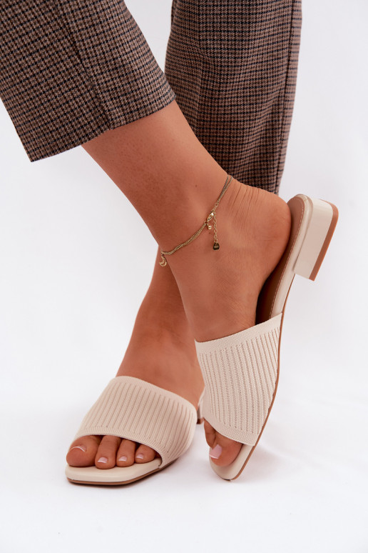  Chinelos femininos com salto largo cor de marfim Belissea