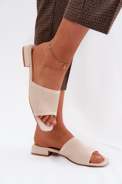  Chinelos femininos com salto largo cor de marfim Belissea