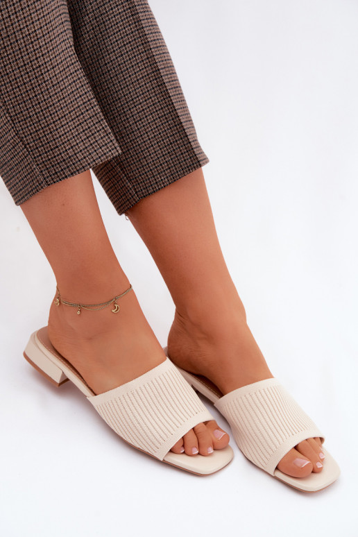  Chinelos femininos com salto largo cor de marfim Belissea