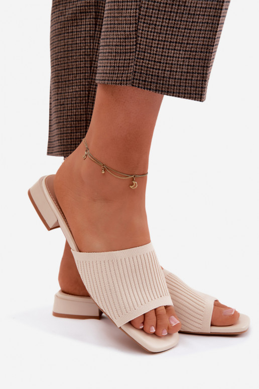  Chinelos femininos com salto largo cor de marfim Belissea