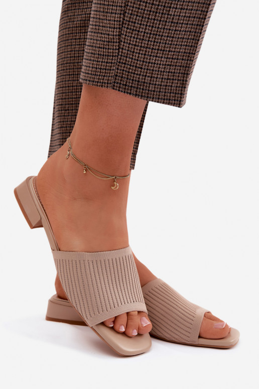  Chinelos femininos com salto largo bege Belissea