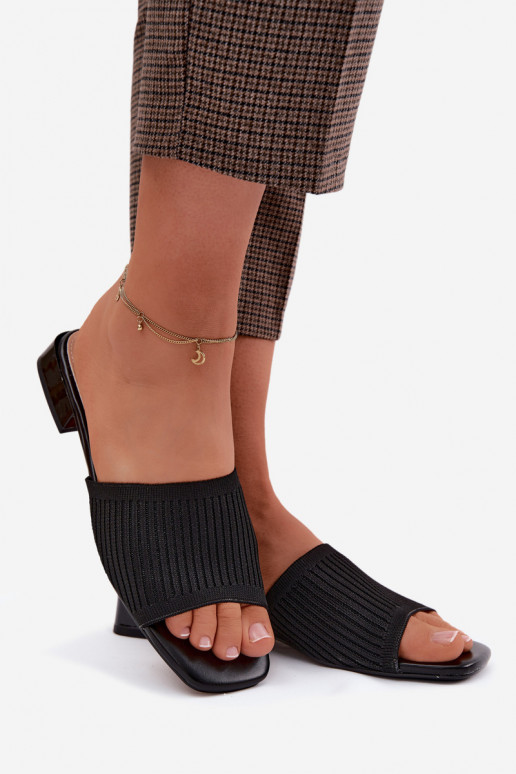  Chinelos femininos com salto largo cor preta Belissea