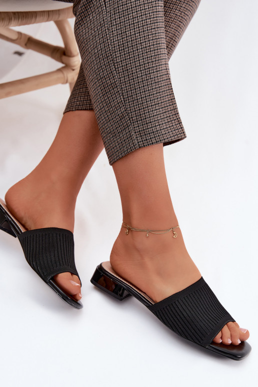  Chinelos femininos com salto largo cor preta Belissea