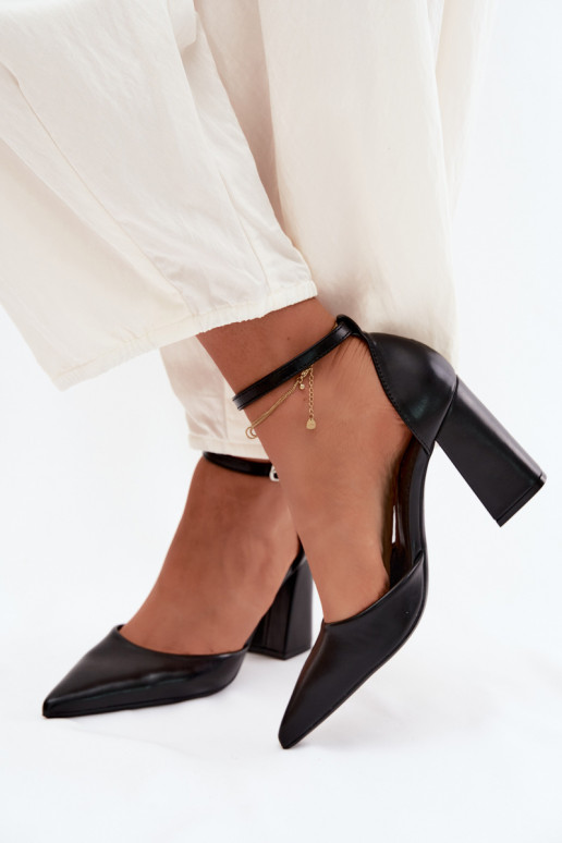 Sapatos de salto em couro sintético na cor preta Selvra