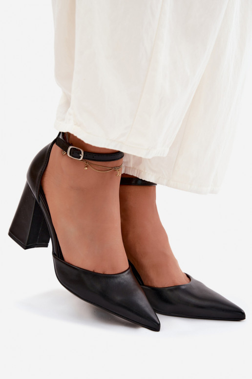 Sapatos de salto em couro sintético na cor preta Selvra