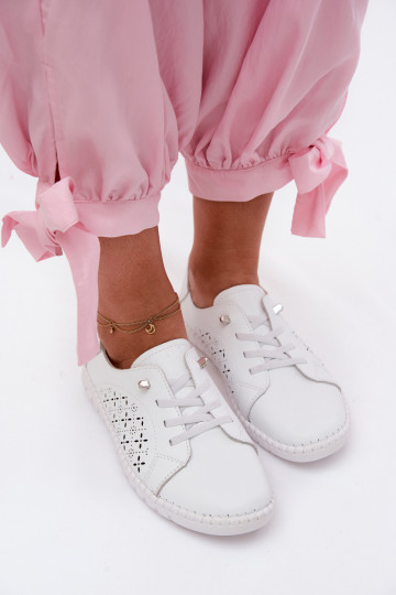 Sapatos com elementos recortados em couro natural na cor branca Flaria