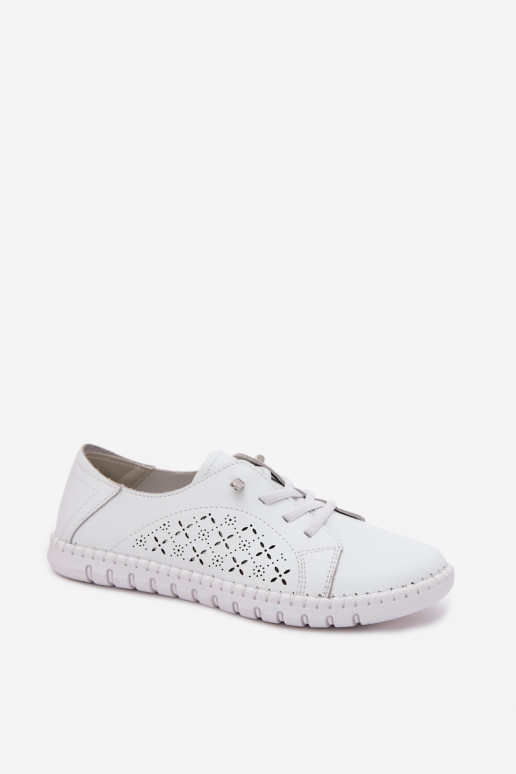 Sapatos com elementos recortados em couro natural na cor branca Flaria