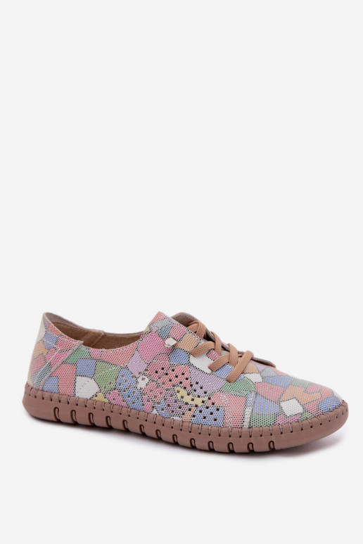 Sapatos estampados com elementos recortados em camurça sintética em várias cores Belessa