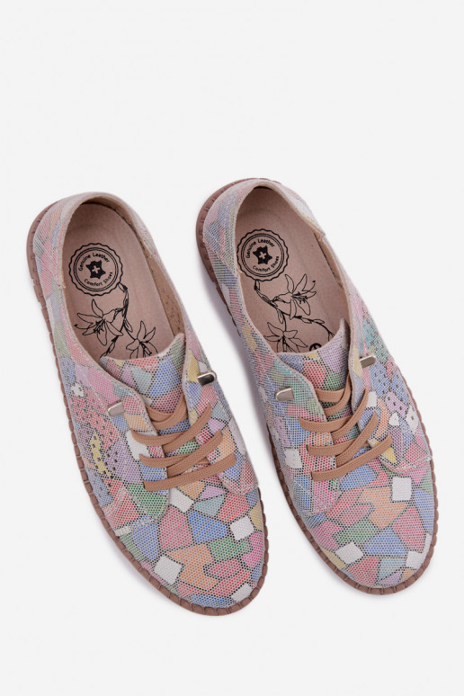 Sapatos estampados com elementos recortados em camurça sintética em várias cores Belessa