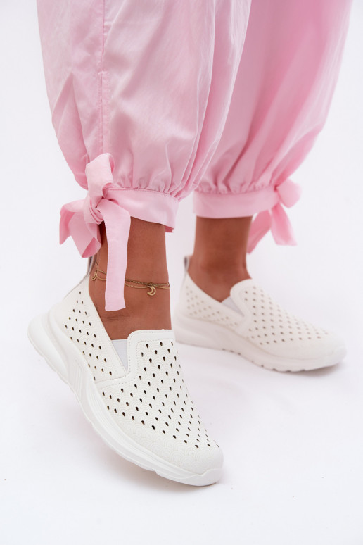 Um modelo atraente com elementos abertos sapato FemininoImitacji Skóry cor branca Geressa