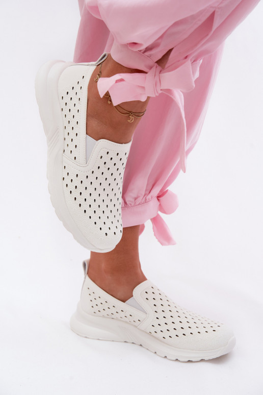 Um modelo atraente com elementos abertos sapato FemininoImitacji Skóry cor branca Geressa