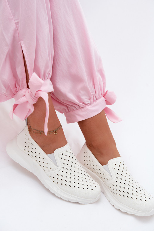 Um modelo atraente com elementos abertos sapato FemininoImitacji Skóry cor branca Geressa