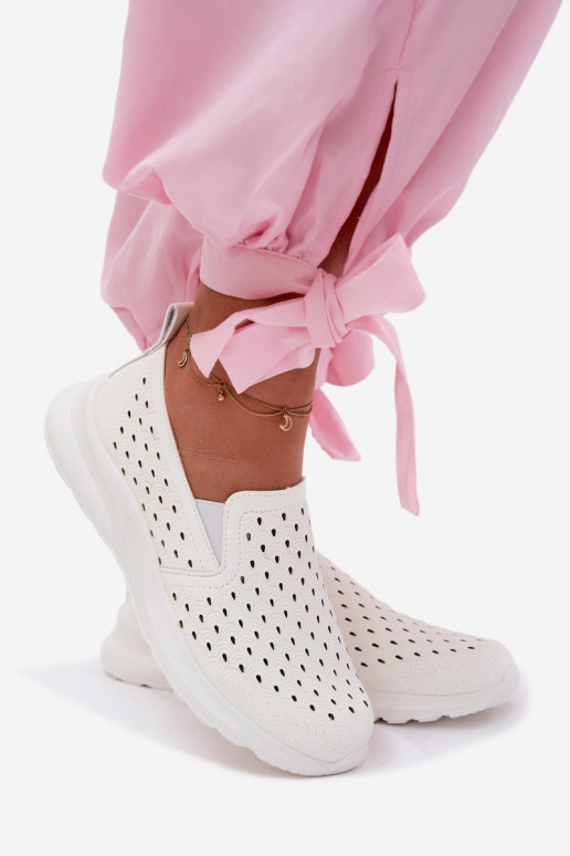 Um modelo atraente com elementos abertos sapato FemininoImitacji Skóry cor branca Geressa