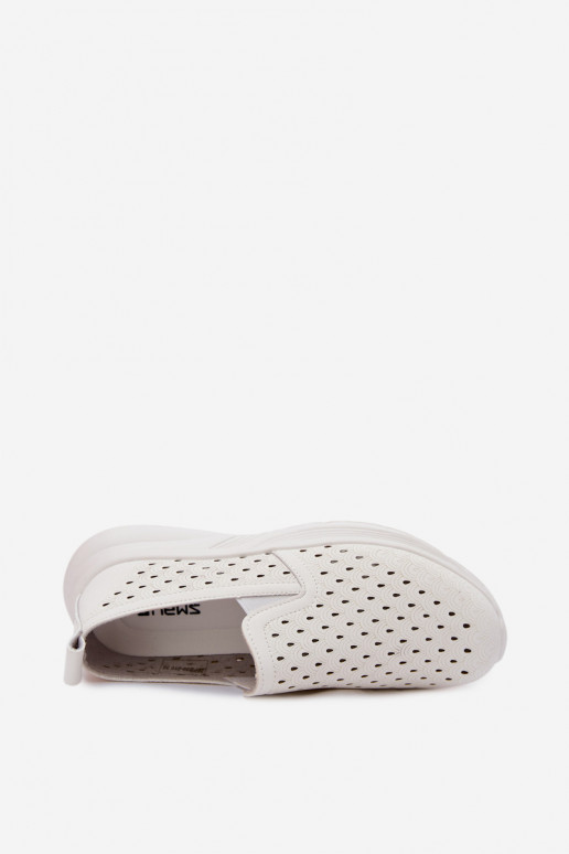 Sapatos slip-on com elementos recortados em couro sintético na cor branca Geressa