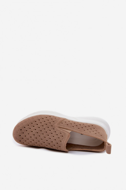 Sapatos slip-on com elementos recortados em camurça sintética na cor areia Geressa