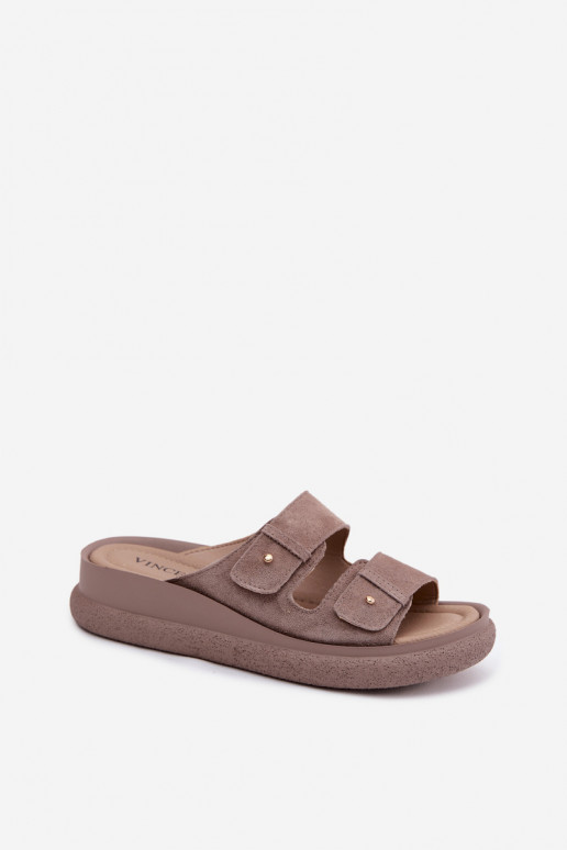 Pele Chinelos femininos de camurça com uma plataforma Vinceza 66916 bege