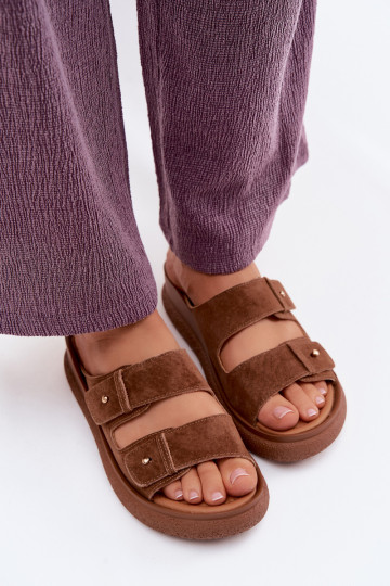 Pele Chinelos femininos de camurça com uma plataforma Vinceza 66916 cor marrom