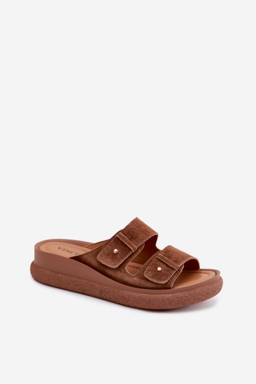 Pele Chinelos femininos de camurça com uma plataforma Vinceza 66916 cor marrom