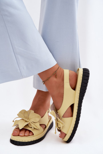 Sandálias femininas Feminino Com decorações com floresem Vinceza 66917 cor amarela