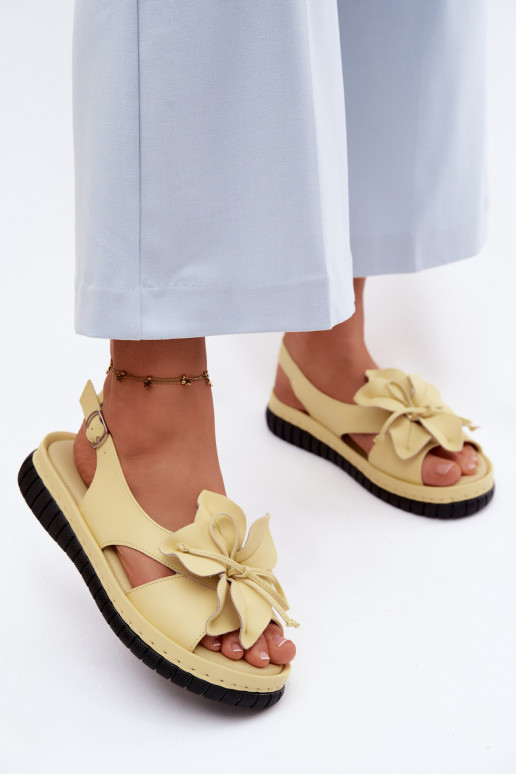 Sandálias femininas Feminino Com decorações com floresem Vinceza 66917 cor amarela