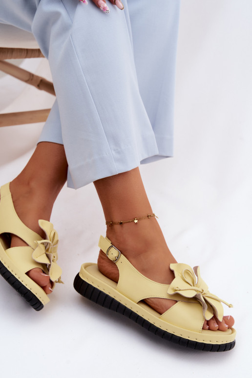 Sandálias femininas Feminino Com decorações com floresem Vinceza 66917 cor amarela