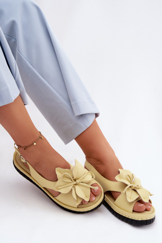 Sandálias femininas Feminino Com decorações com floresem Vinceza 66917 cor amarela