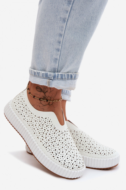 com elementos abertos Um modelo atraente sapato com uma plataforma cor branca Glamma