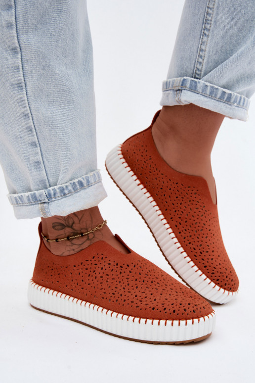 com elementos abertos Um modelo atraente sapato com uma plataforma cor laranja Glamma