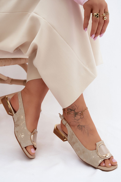 Sandálias femininas com salto largo com enfeites cor dourada Glima