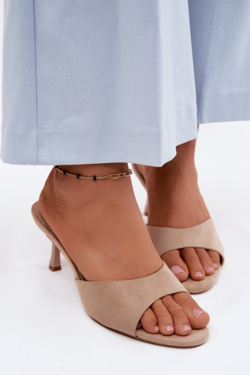 ChinelosImitacji de camurçau com salto fino bege Melissea