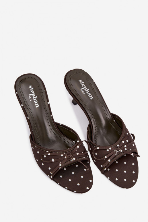 Chinelos femininos com fitas com pontos com salto fino cor verde Shinea