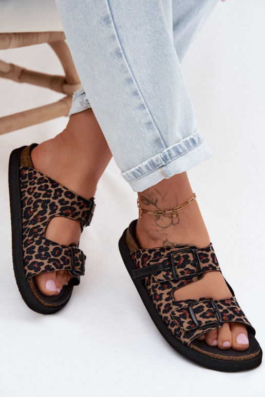 Chinelos femininos com fivelas com uma plataforma D.Franklin DFSH407011 com padrões de pele de leopardo