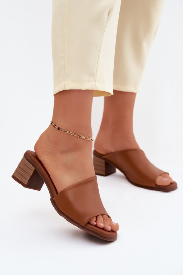 Chinelos de couro marrons para mulheres com salto 2