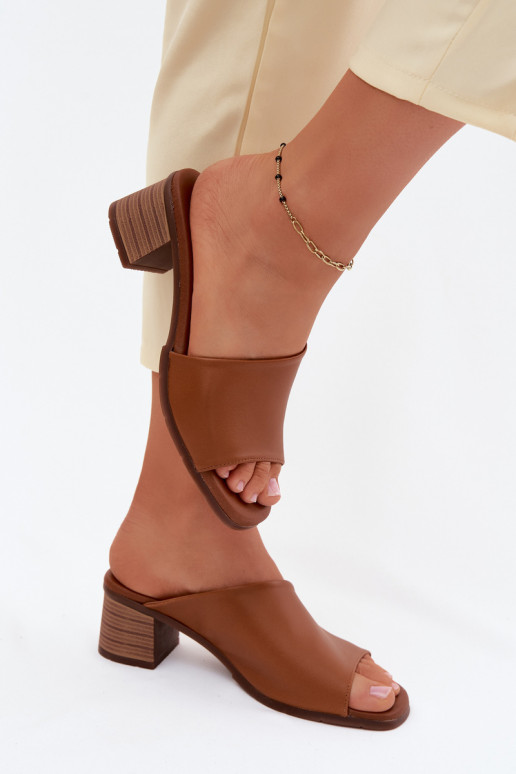 Chinelos de couro Feminino com salto Tem que serciejka E7395-29 cor marrom