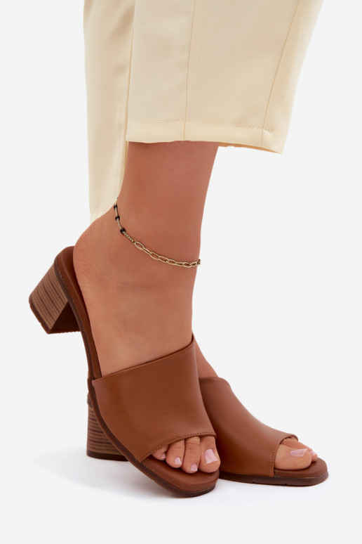 Chinelos de couro Feminino com salto Tem que serciejka E7395-29 cor marrom