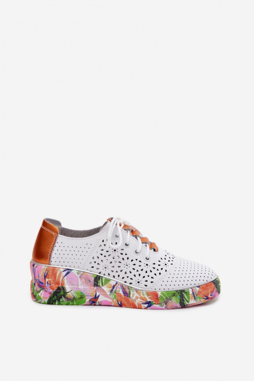 Sapatos femininos brancos e laranja com elementos vazados e plataforma Artiker 56C1802