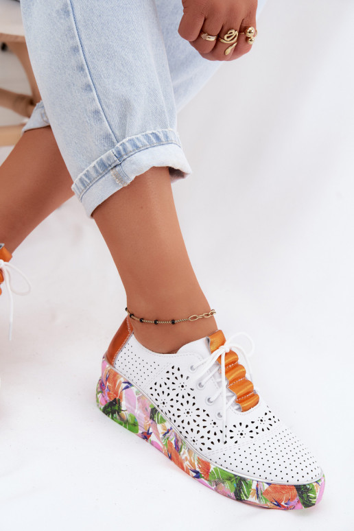 Sapatos femininos brancos e laranja com elementos vazados e plataforma Artiker 56C1802