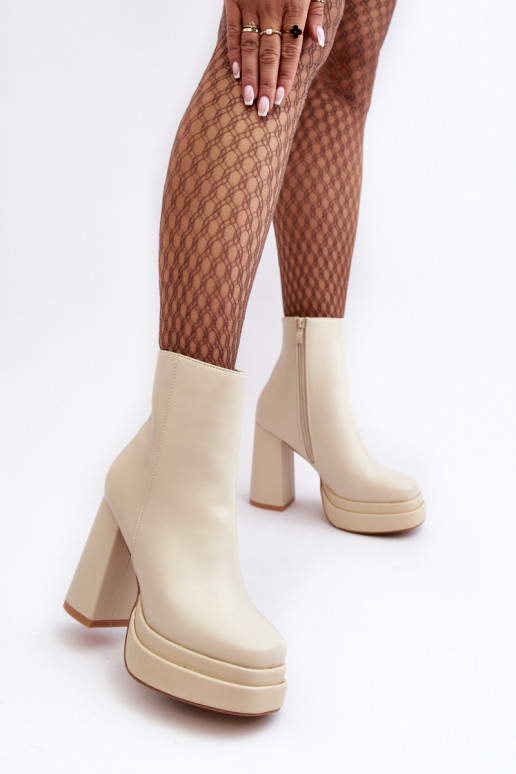 Botins cor marfim com plataforma Sandstra