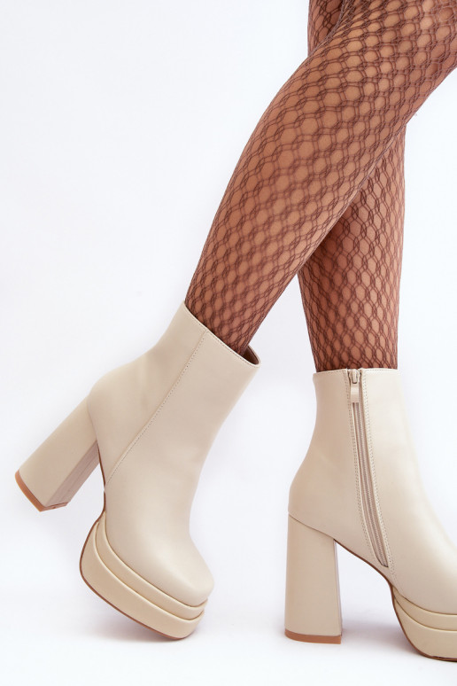 Botins cor marfim com plataforma Sandstra
