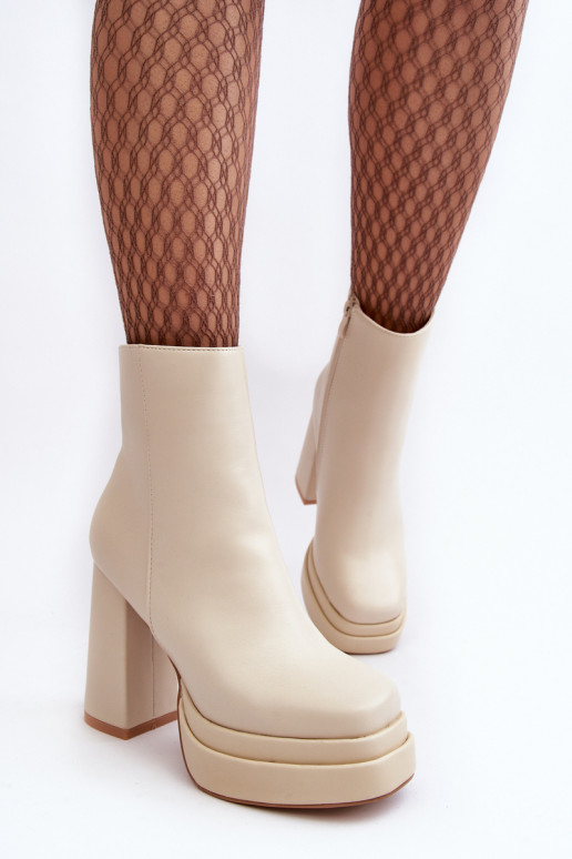 Botins cor marfim com plataforma Sandstra