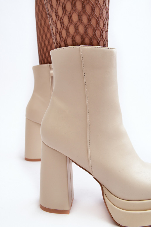 Botins cor marfim com plataforma Sandstra