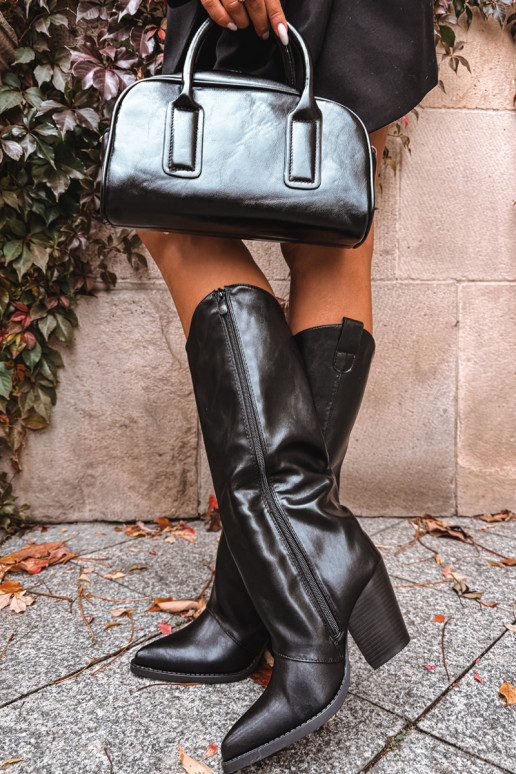 Botas longas pretas em couro sintético estilo cowboy com saltos Tai turivine