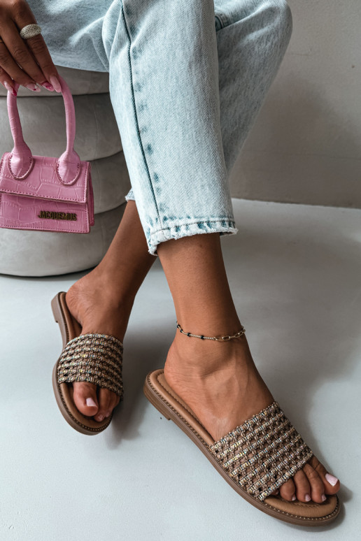 Chinelos castanhos com detalhes brilhantes Fendi