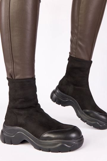 Botins pretos de camurça sintética com sola chunky Alana 2
