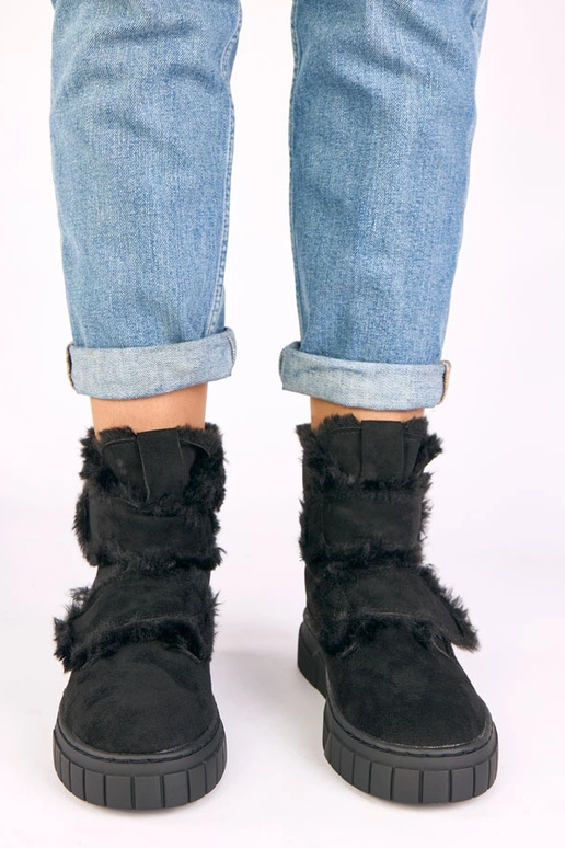 Botins pretos com fecho de velcro, decorados com pelo Grace