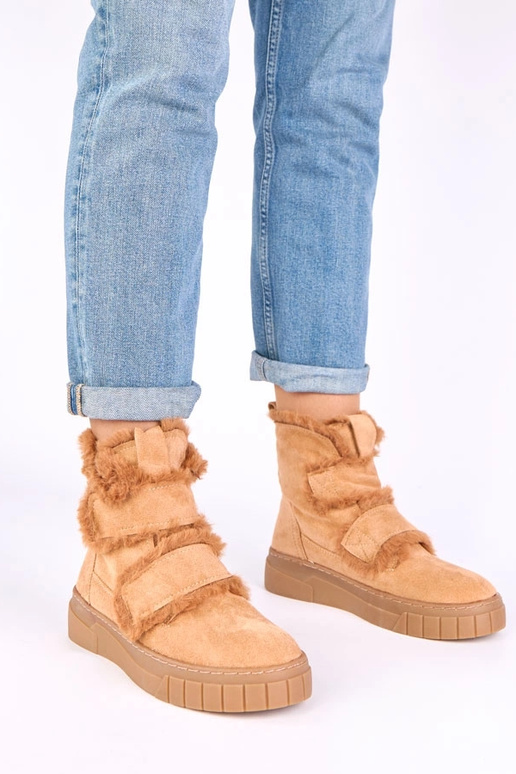 Botins castanhos com fecho de velcro, decorados com pelo Grace