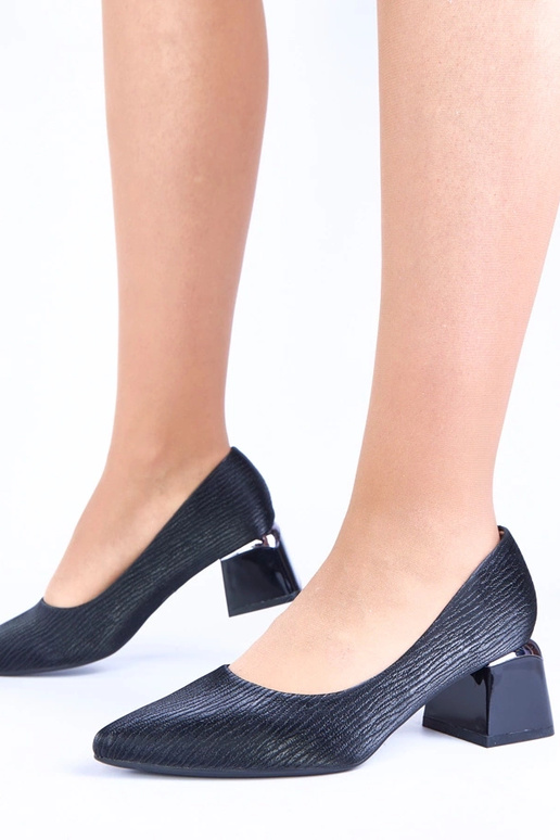 Sapatos de salto baixo pretos com detalhes prateados Vallisa