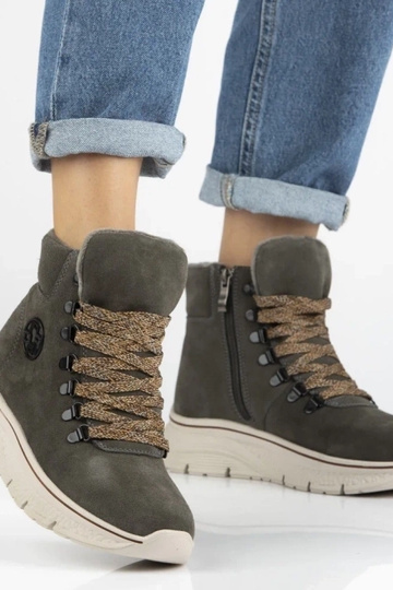 Botins cinzas de camurça natural com cadarços decorativos Grega